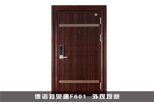一扇門不僅將一個家與外界分隔開來，門的風(fēng)格樣式同樣影響著居室的和諧美觀。伴隨著家居行業(yè)內(nèi)五花八門的產(chǎn)品日益顯現(xiàn)，或許更多消費者會愈來愈傾向于購買簡約的產(chǎn)品。來自德諾特的榮遇F601安全門，便是簡約的最好代名詞。殊不知在這樣一款簡約的安全門之中，又能貼上“高科技”的標(biāo)簽，下面跟隨小編來一探究竟。 【產(chǎn)品品牌】德諾特高端安全門 【產(chǎn)品名稱】德諾特榮遇F601 評測地點】浙江省金華市武義縣桐琴鎮(zhèn)五金大道1號 萬嘉集團新浪家居產(chǎn)品評測中心：服務(wù)消費者，關(guān)注消費者選購、裝修環(huán)節(jié)的所需，提供最客觀、最實用、最具價值的參考信息，從而指導(dǎo)消費者有效甄別產(chǎn)品，便捷消費，提升辨別產(chǎn)品能力；搭建起廠商與用戶的橋梁，降低消費者與廠商之間的信息不對稱；最終宣揚環(huán)保、節(jié)能、低碳等健康新理念的消費趨勢。 一、德諾特榮遇F601  外觀觀察 德諾特榮遇F601安全門在外觀上面，這款安全門沒有過多的修飾，反而這樣的設(shè)計更能突出簡約大方的特質(zhì)。紅木色選取，在簡約、隨性中不失奢華的感覺。該款門的風(fēng)格簡約、隨性、親和，外觀端莊大氣，將自然與美感展現(xiàn)的極具到位。 而巧妙之處就在于采用的拼接飾面，應(yīng)用的是現(xiàn)今時尚元素的搭配技巧。淺色和深色相結(jié)合的不規(guī)則豎條紋，搭配上立體的豎條紋理，在柔和的光線下，仿佛折射出一道道迷人性感的光束。 二、德諾特榮遇F601  門板評測 德諾特榮遇F601室外門板采用的鍍鋅鋼板的材質(zhì)，這樣既保證了進戶門的安全性，又大大提高了門的檔次。門板采用專用的涂裝工藝，真空噴涂，使表面的漆面豐滿細膩，紋理愈顯逼真立體。這樣的工藝并且能有效抵抗紫外線，為安全門罩上防曬的保護傘的同時，又起到防止門板顏色褪色的功能，從而延長安全門的壽命時間。 采用中式門框結(jié)構(gòu)，1.0mm鋼芯鋼板，門厚度85mm，2.0mm鍍鋅鋼板，外寬邊。門扇內(nèi)外包邊四角45度角，內(nèi)置螺絲固定，著重細節(jié)，美觀大方。獨特門框內(nèi)線條設(shè)計，內(nèi)視美觀，框扇同色。五層加強防撬四面的外置包邊，為您的居家生活帶來更多精益求精的享受。 三、德諾特榮遇F601  五金評測 德諾特榮遇F601采用WJ-D01指紋密碼鎖，密碼界面清晰明了，規(guī)避傳統(tǒng)機械鎖具的安全漏洞，采用雙重防盜設(shè)計原理，融合智能指紋防盜，搭建相互獨立又互為一體的雙重防護系統(tǒng)。有效提取指紋細節(jié)特征，提高指紋防盜性能。采用的專利靜音自動鎖，讓開關(guān)和鎖門毫無壓力。除此之外，小編還發(fā)現(xiàn)這款鎖開啟起來十分靈活自如，無需大力，手指稍稍一轉(zhuǎn)就能開啟該鎖，能照顧到老人和小孩開鎖的不便，貼心呵護您的家人。 德諾特榮遇F601安全門采用獨特構(gòu)造的三維可調(diào)鉸鏈，是萬嘉的專利產(chǎn)品。小編在推門的過程中，感受到整個推門的過程非常輕松，只要輕輕一推，便能將整扇門推到底。這款鉸鏈內(nèi)配軸承，高承重設(shè)計，永不下垂的工藝，讓一個小小的鉸鏈可承受200公斤的力，開啟非常靈活輕便。  萬嘉專利的中控插梢，結(jié)構(gòu)非常簡約，一按一拔的方法非常方便人們更好的操控，還有防止晃動的有效功能，十分人性化的設(shè)計。 另外，這款防盜門還配備獨特防爆栓裝置，采用不銹鋼材質(zhì)。當(dāng)老人、小孩獨自一人在家，給陌生人開門時，可用防爆栓扣住門板，打開一道門縫，防止可疑人非法闖入。這樣一來又給家中增加了一道預(yù)警線，設(shè)立了可靠的安全保障。 四、德諾特榮遇F601  密封條評測 德諾特榮遇F601安全門密封條與門板之前緊實貼合，隔音和保溫效果出色，可以減少熱能損耗；密封條與油漆、清潔劑不宜發(fā)生反應(yīng)，耐磨損、抗老化、抗紫外線和水侵蝕性能強。 評測總結(jié)：德諾特榮遇F601安全門極具中國古代建筑美學(xué)特征，似是渾然天成，卻是巧奪天工之作。拼接的設(shè)計具有別樣的家居之美，同樣的風(fēng)格，不一樣的演繹。適用于搭配各種不同的裝修風(fēng)格，讓您領(lǐng)略生活中的純凈、安寧之美。指紋密碼鎖的智能運用，集便捷與安全為一體的功能型安全門，是保障您居家安樂的極佳選擇。